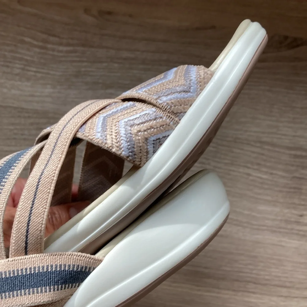 Two pairs of slide in sandals blue tan 7 -7,5